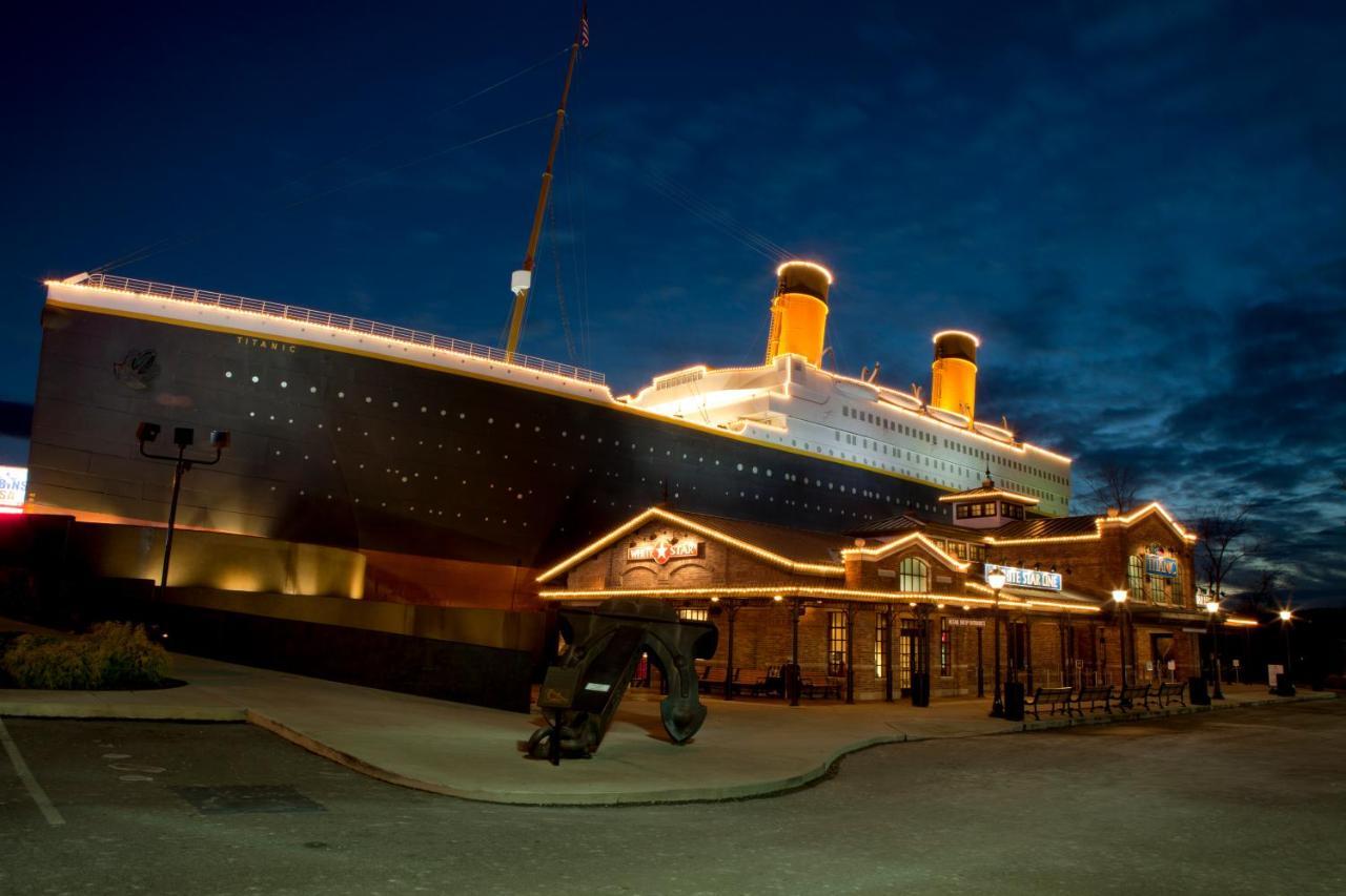 Rock Of Ages, Hot Tub, Game Room, Wifi, 1089 Free Tickets Each Paid Day, Dollywood And More Pigeon Forge Exterior photo