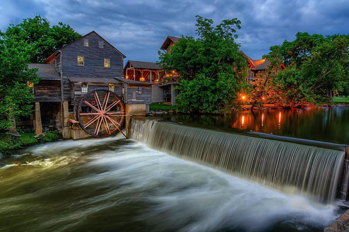 Rock Of Ages, Hot Tub, Game Room, Wifi, 1089 Free Tickets Each Paid Day, Dollywood And More Pigeon Forge Exterior photo