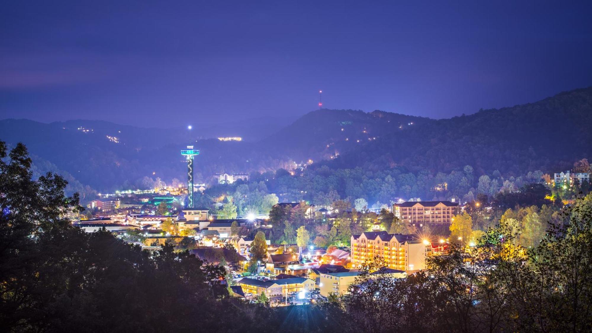 Rock Of Ages, Hot Tub, Game Room, Wifi, 1089 Free Tickets Each Paid Day, Dollywood And More Pigeon Forge Exterior photo